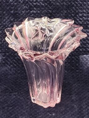 Vintage Walther Art Deco Pink Glass Vase - Ribbed Floral Design